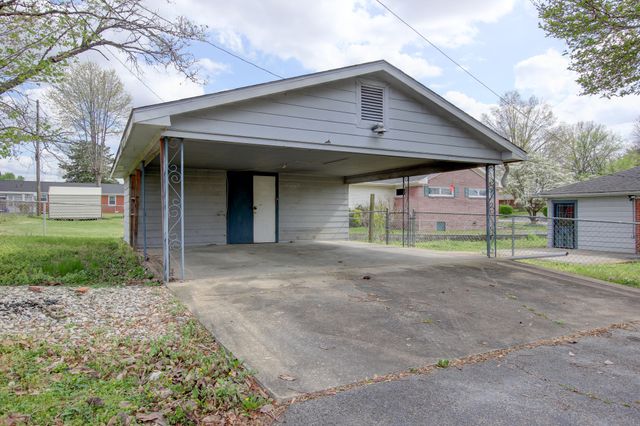 1718 Clarence Dr, Hopkinsville, KY 42240