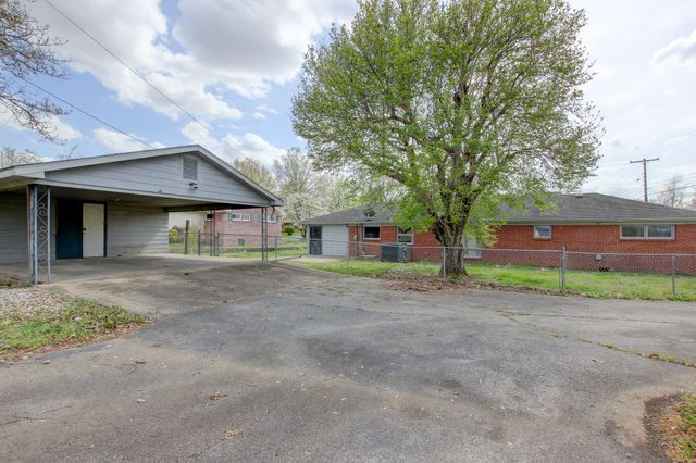 1718 Clarence Dr, Hopkinsville, KY 42240