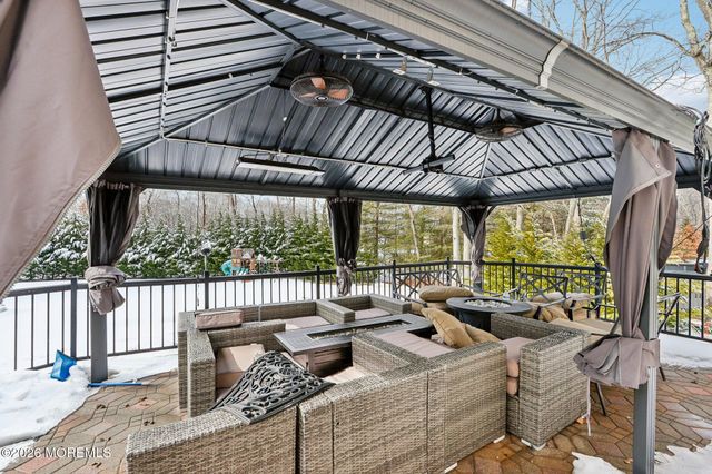 9 Winners Circle, Manalapan, NJ 07726