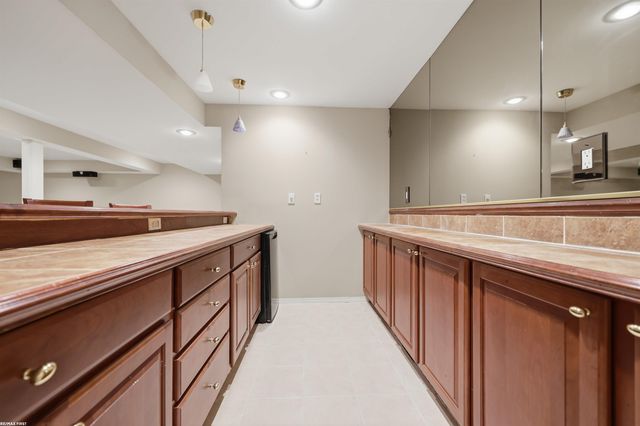 1368 Rock Valley Drive, Rochester, MI 48307
