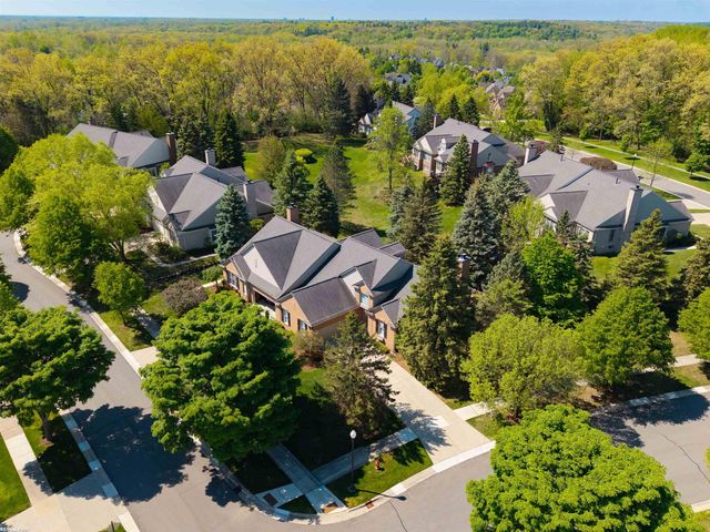 1368 Rock Valley Drive, Rochester, MI 48307