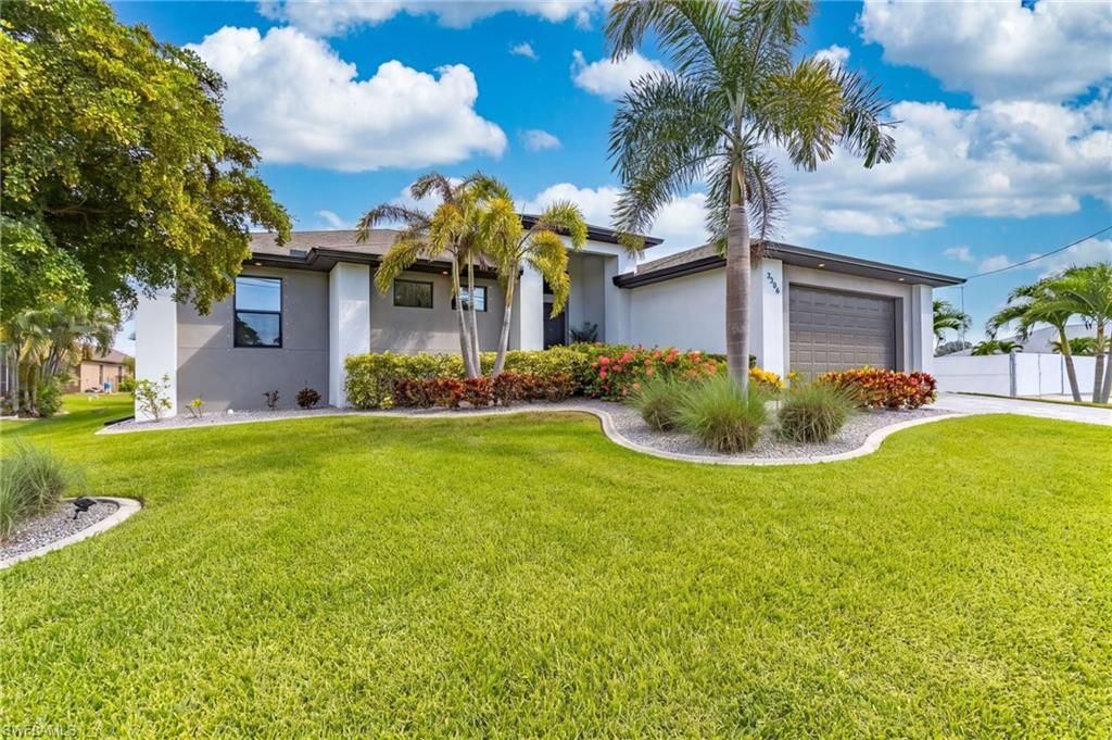 Image 3 of property listing at 3306 SW 3rd TER, Cape Coral, FL 33991