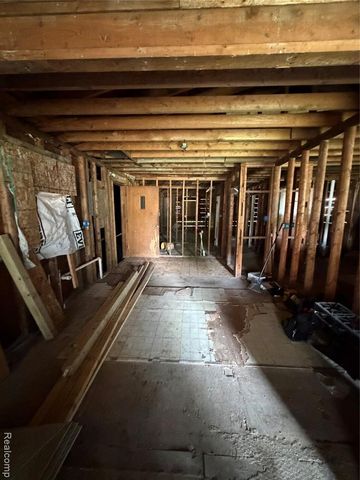 1387 W Princeton Avenue, Flint, MI 48505