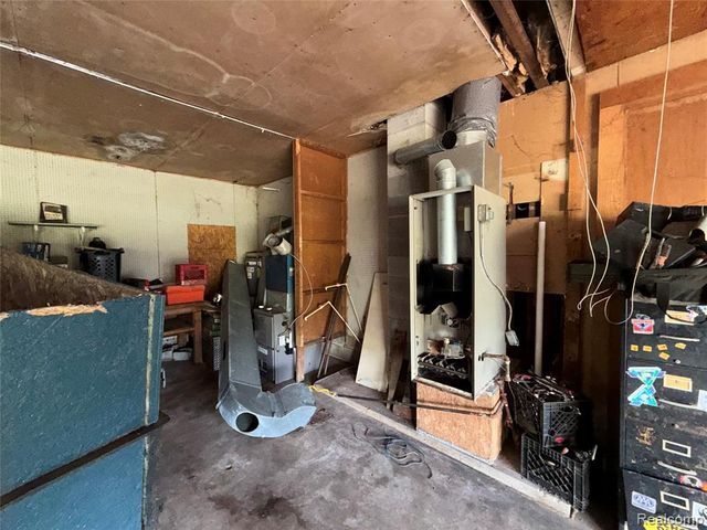1387 W Princeton Avenue, Flint, MI 48505