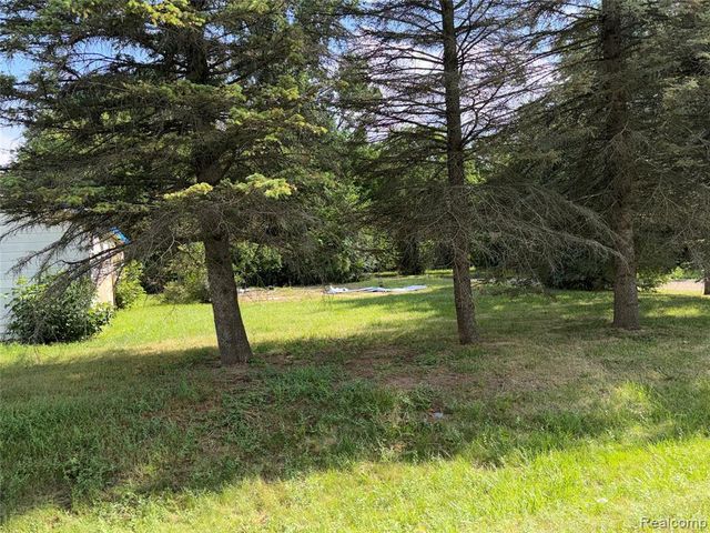 1387 W Princeton Avenue, Flint, MI 48505