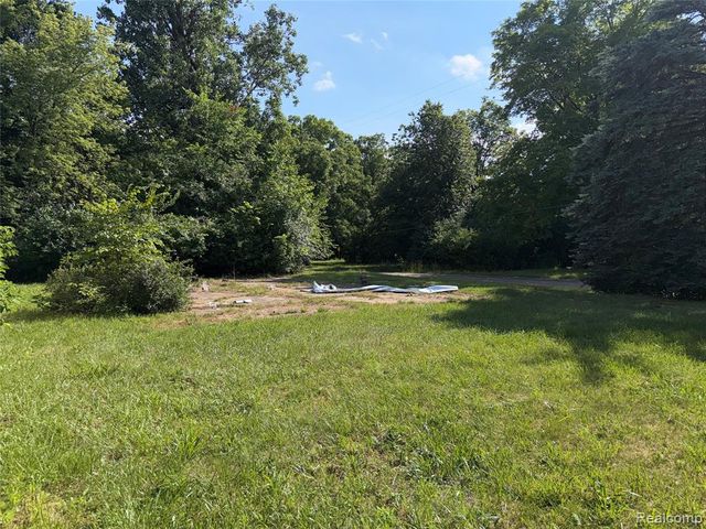 1387 W Princeton Avenue, Flint, MI 48505