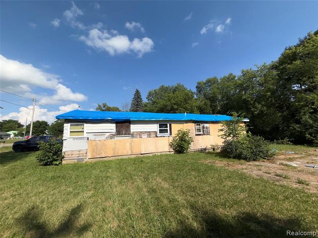 1387 W Princeton Avenue, Flint, MI 48505
