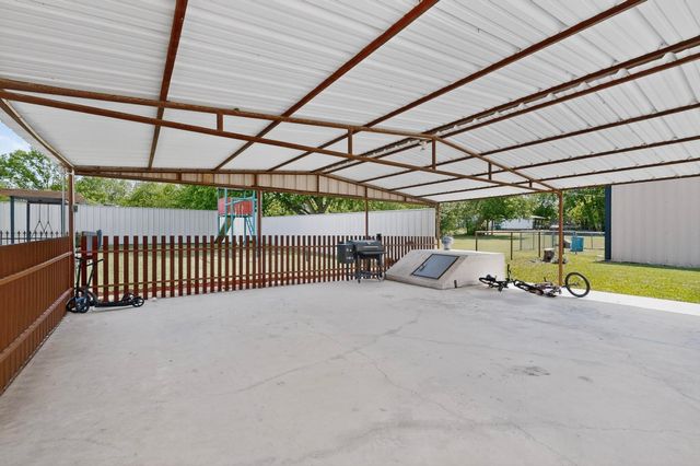 406 N Meigs Street, St Jo, TX 76265