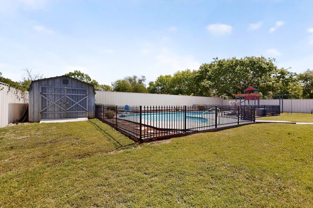 406 N Meigs Street, St Jo, TX 76265