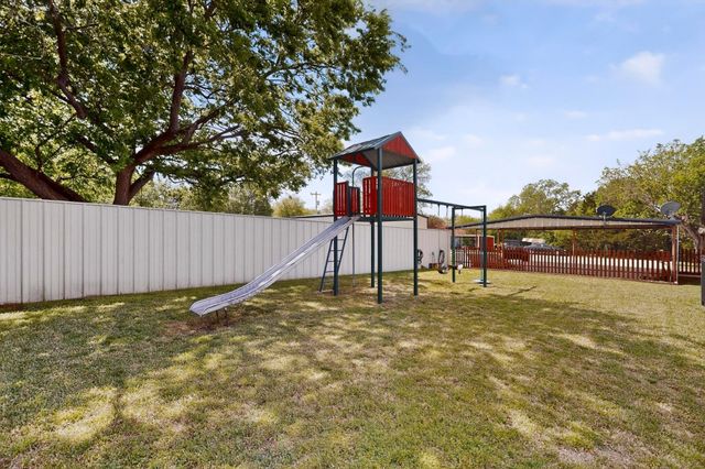 406 N Meigs Street, St Jo, TX 76265