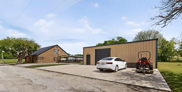 406 N Meigs Street, St Jo, TX 76265