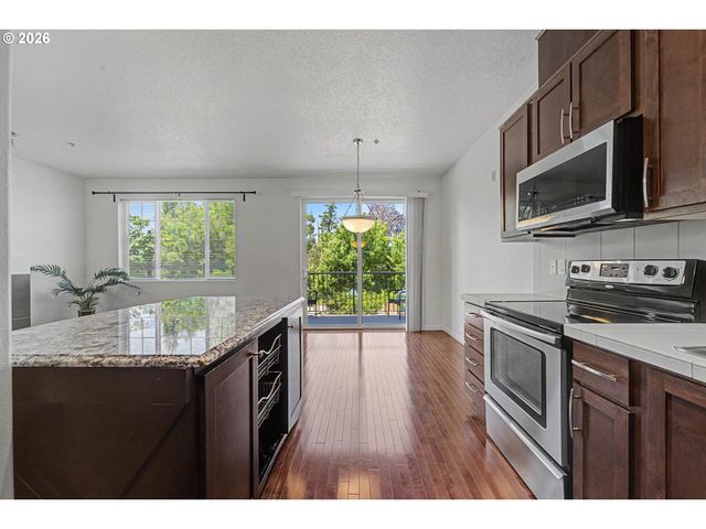 545 Nw LOST SPRINGS Ter 106, Portland, OR 97229