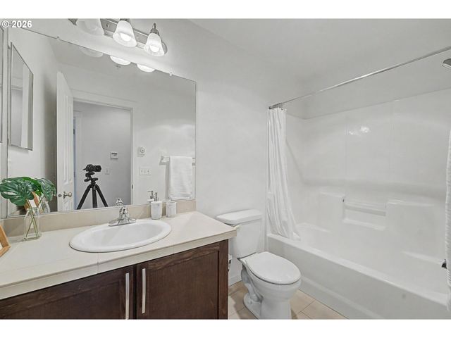 545 Nw LOST SPRINGS Ter 106, Portland, OR 97229
