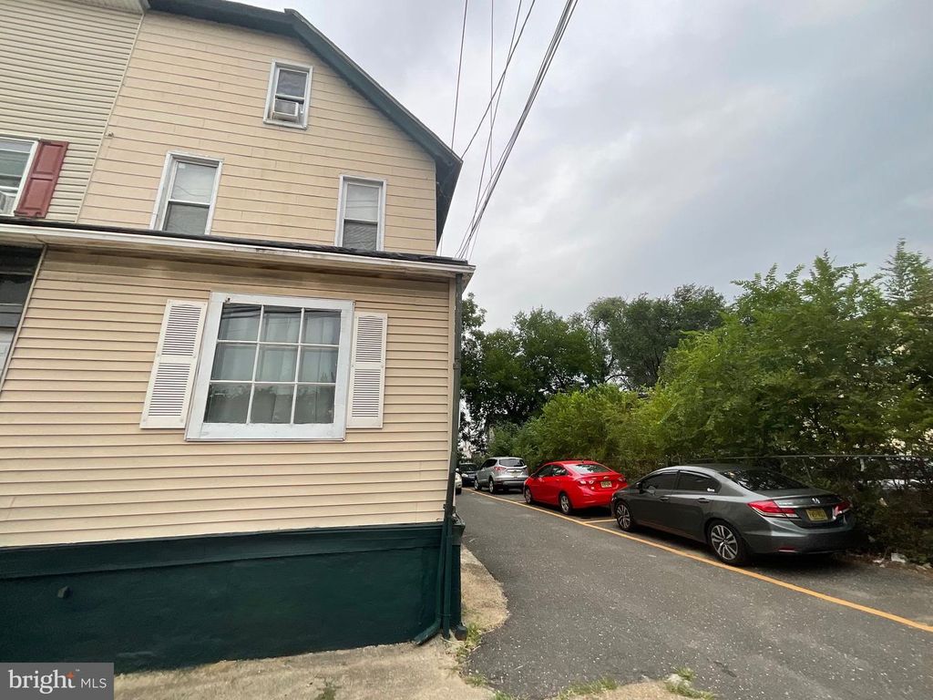 1811 RIVER AVE, Camden, NJ 08105