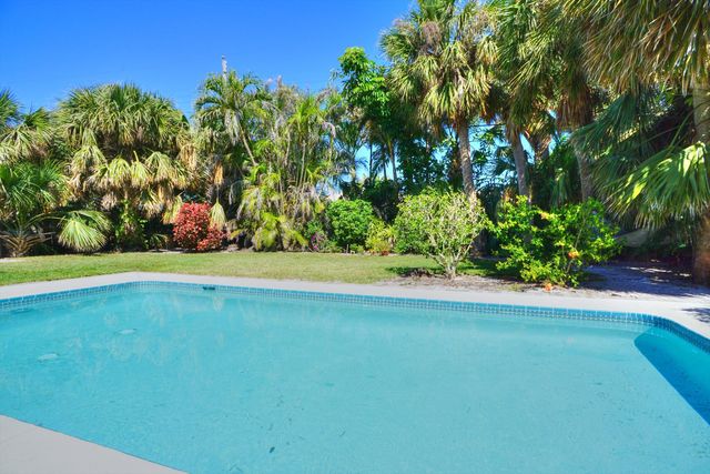 127 Bravado Lane, West Palm Beach, FL 33404