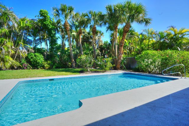 127 Bravado Lane, West Palm Beach, FL 33404