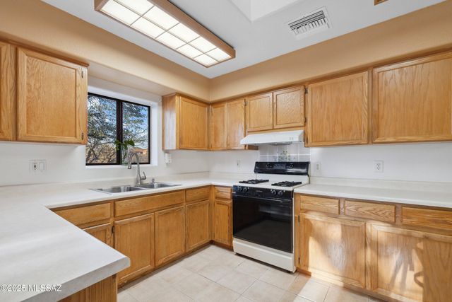 335 W Oak Hills Drive, Oracle, AZ 85623