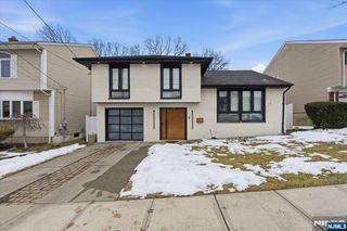 32 Luhman Terrace, Secaucus, NJ 07094