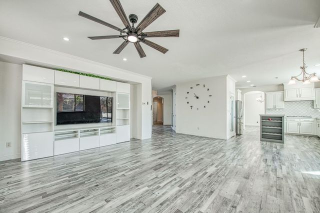 1407 E Via Marbella Drive, Fresno, CA 93730