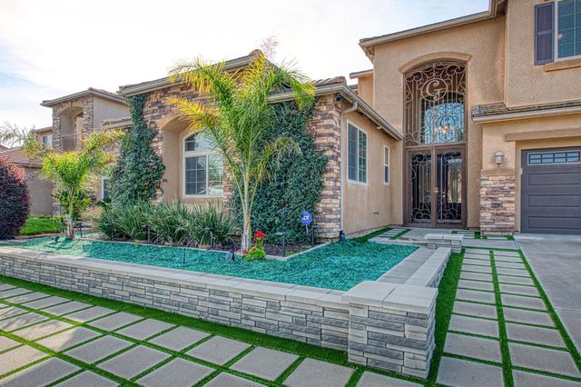 1407 E Via Marbella Drive, Fresno, CA 93730