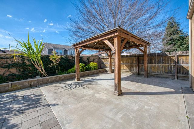 1407 E Via Marbella Drive, Fresno, CA 93730