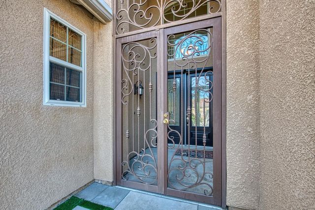 1407 E Via Marbella Drive, Fresno, CA 93730