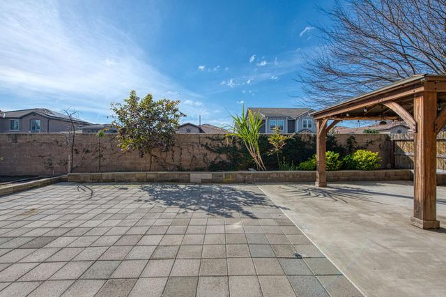 1407 E Via Marbella Drive, Fresno, CA 93730