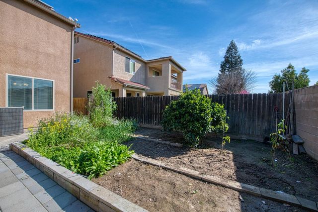 1407 E Via Marbella Drive, Fresno, CA 93730