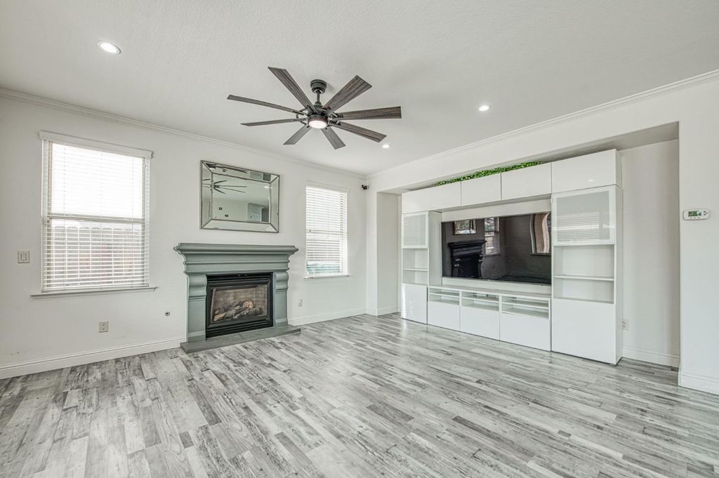 Image 10 of property listing at 1407 E Via Marbella Drive, Fresno, CA 93730