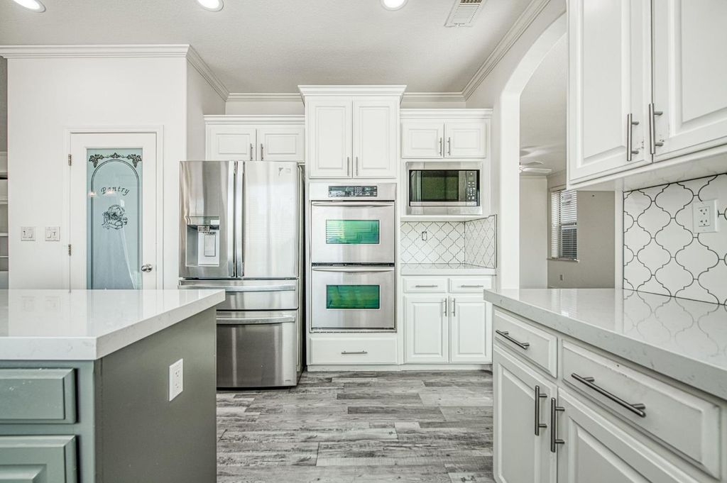 Image 12 of property listing at 1407 E Via Marbella Drive, Fresno, CA 93730