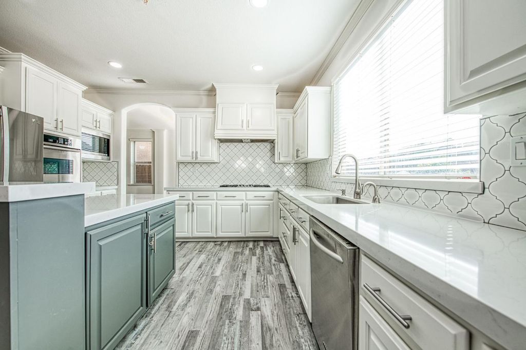 Image 16 of property listing at 1407 E Via Marbella Drive, Fresno, CA 93730