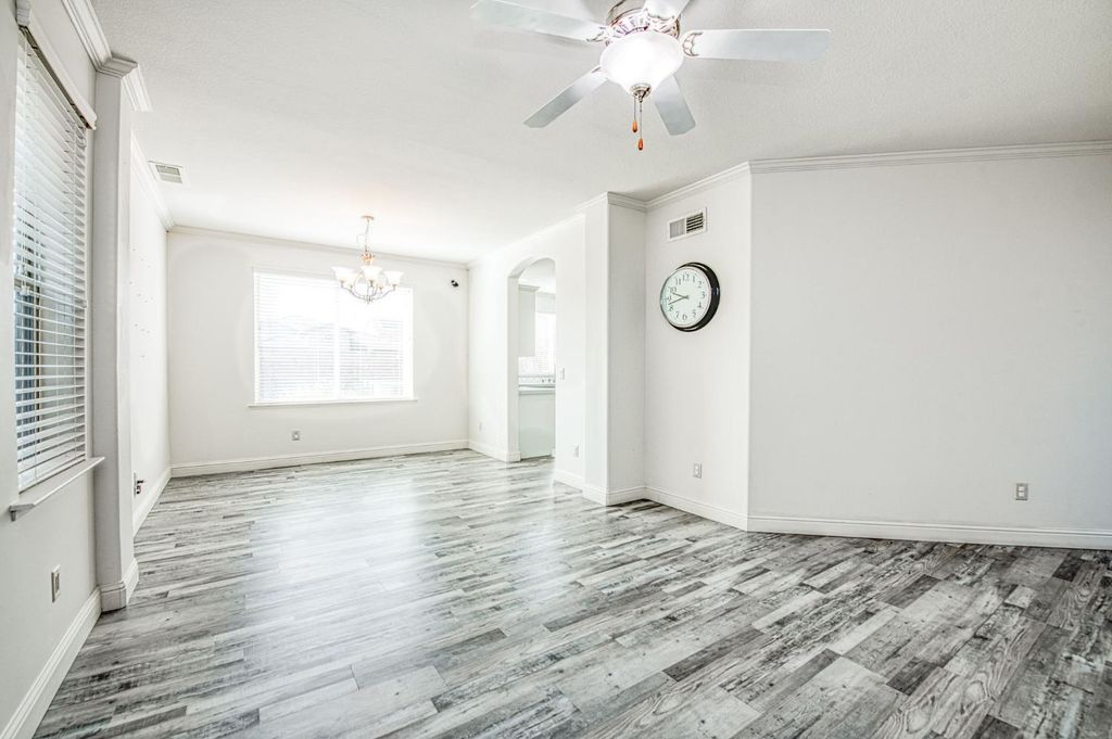 Image 17 of property listing at 1407 E Via Marbella Drive, Fresno, CA 93730