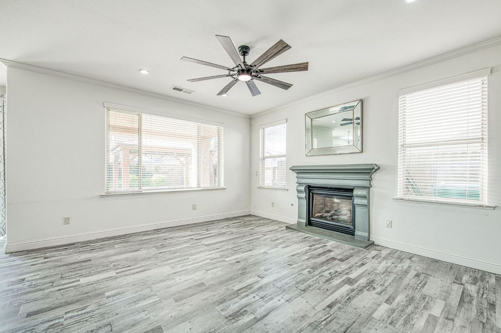 Image 19 of property listing at 1407 E Via Marbella Drive, Fresno, CA 93730