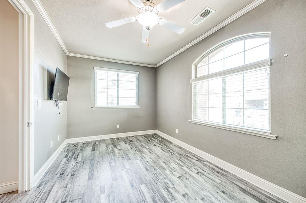 Image 22 of property listing at 1407 E Via Marbella Drive, Fresno, CA 93730