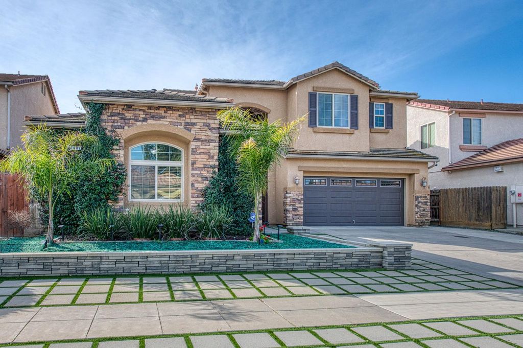 Image 3 of property listing at 1407 E Via Marbella Drive, Fresno, CA 93730