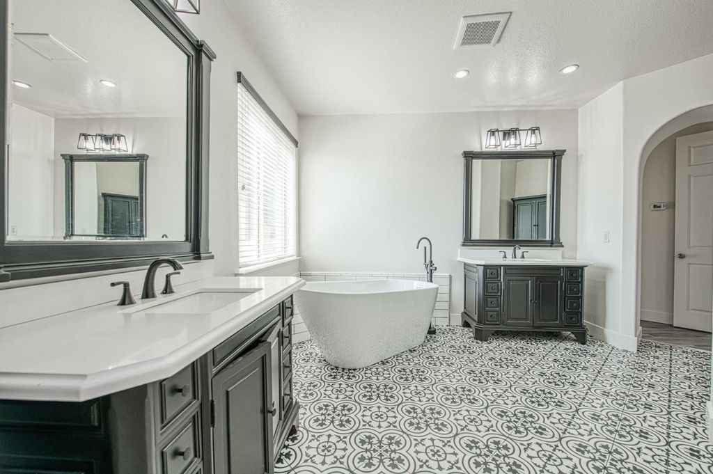 Image 34 of property listing at 1407 E Via Marbella Drive, Fresno, CA 93730