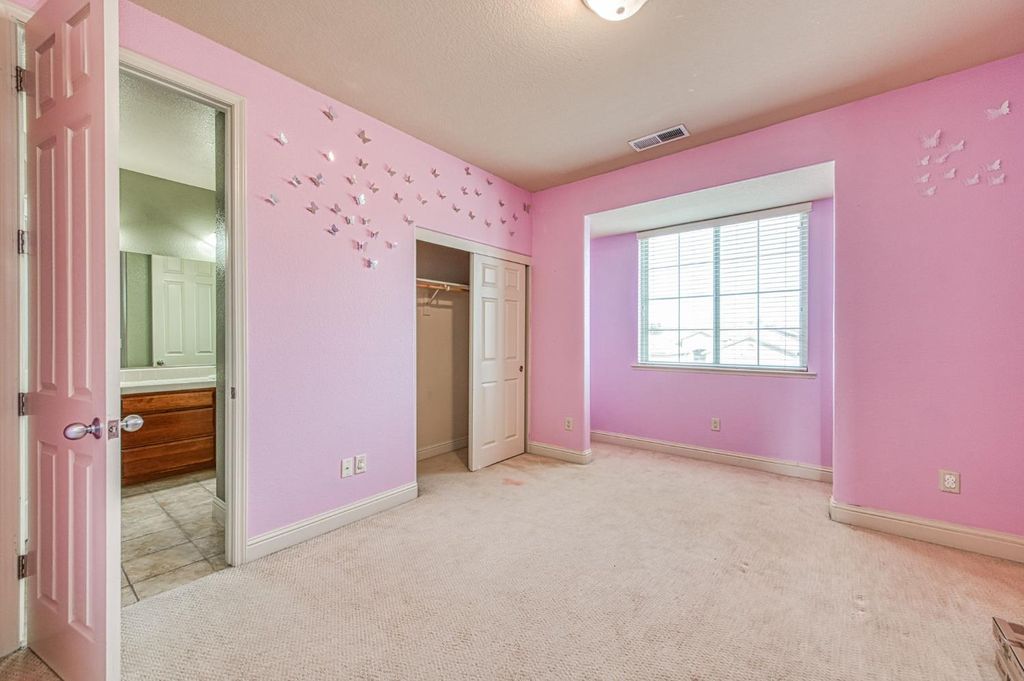 Image 37 of property listing at 1407 E Via Marbella Drive, Fresno, CA 93730