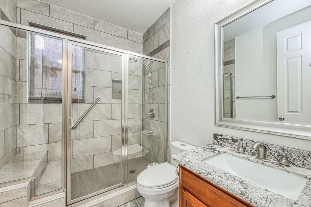 Image 39 of property listing at 1407 E Via Marbella Drive, Fresno, CA 93730