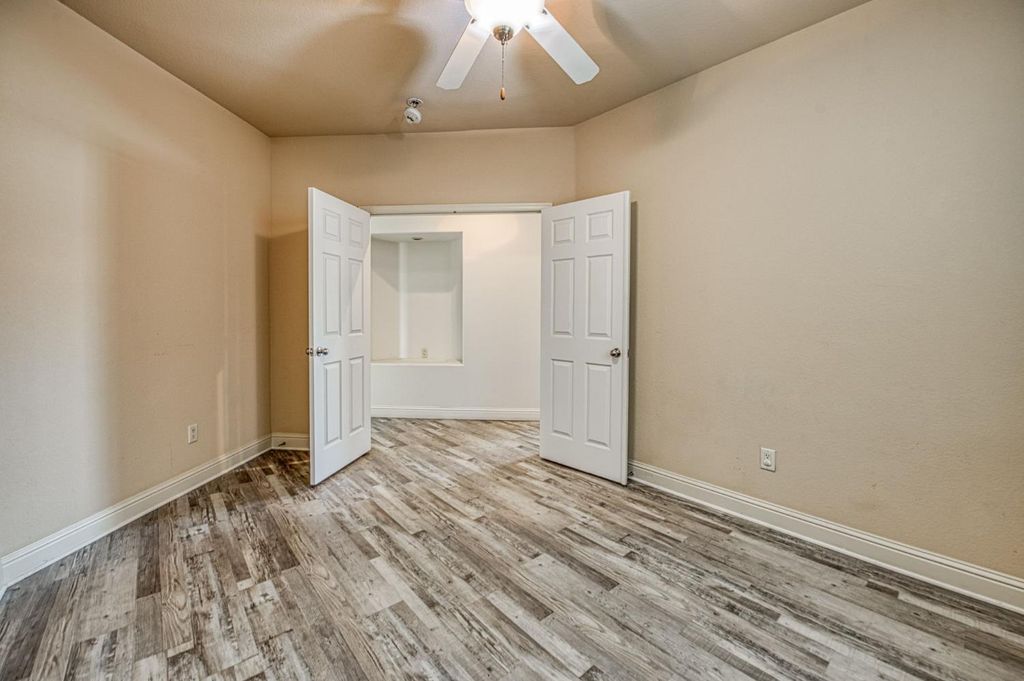 Image 40 of property listing at 1407 E Via Marbella Drive, Fresno, CA 93730