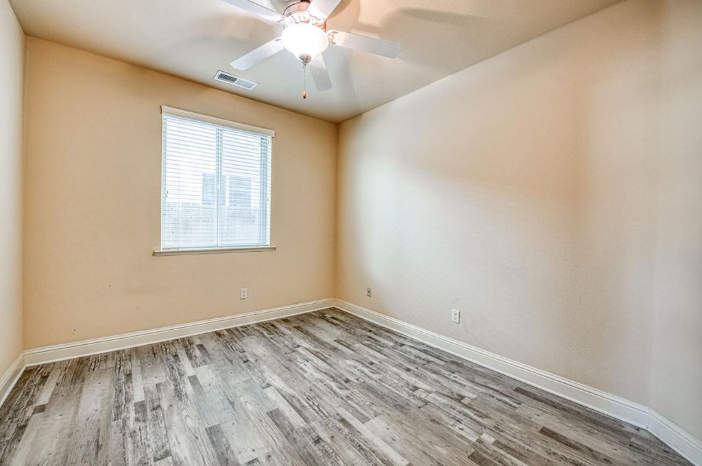 Image 42 of property listing at 1407 E Via Marbella Drive, Fresno, CA 93730