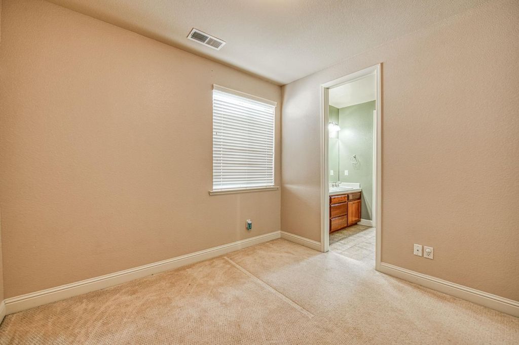Image 43 of property listing at 1407 E Via Marbella Drive, Fresno, CA 93730