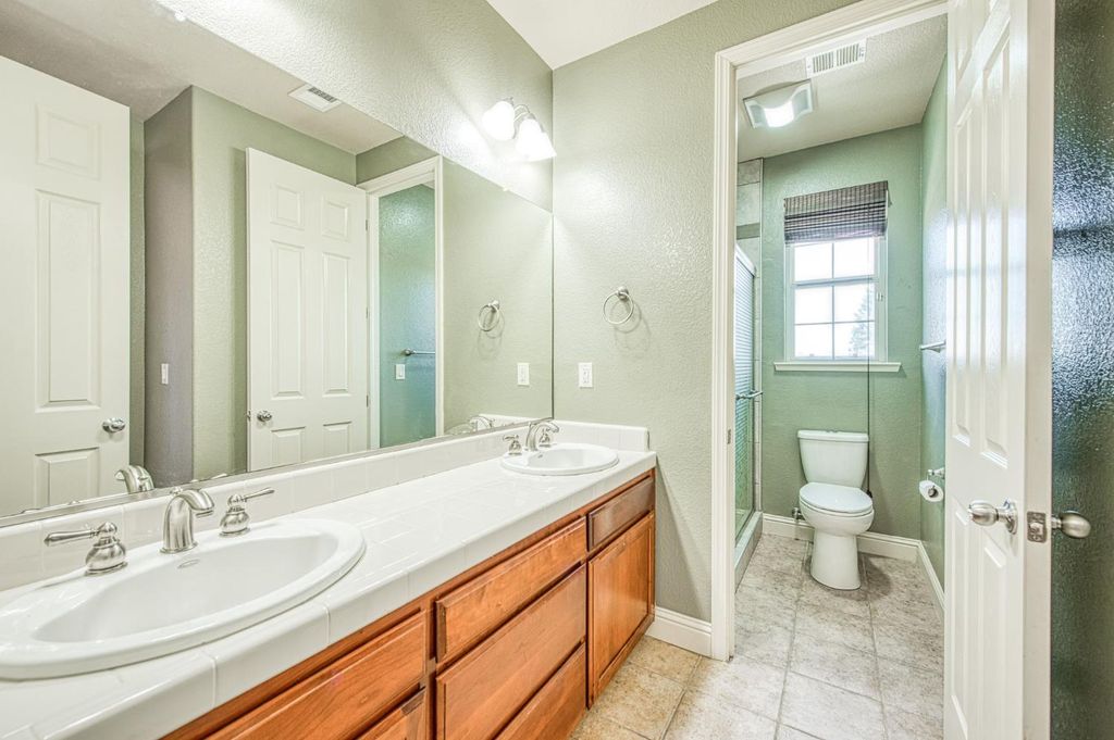 Image 44 of property listing at 1407 E Via Marbella Drive, Fresno, CA 93730