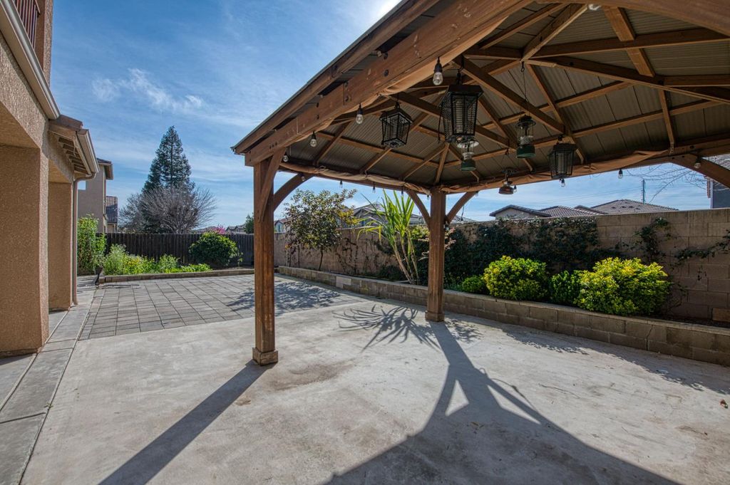 Image 54 of property listing at 1407 E Via Marbella Drive, Fresno, CA 93730