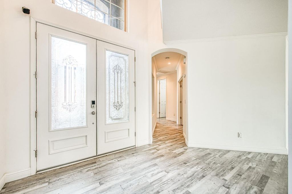 Image 7 of property listing at 1407 E Via Marbella Drive, Fresno, CA 93730