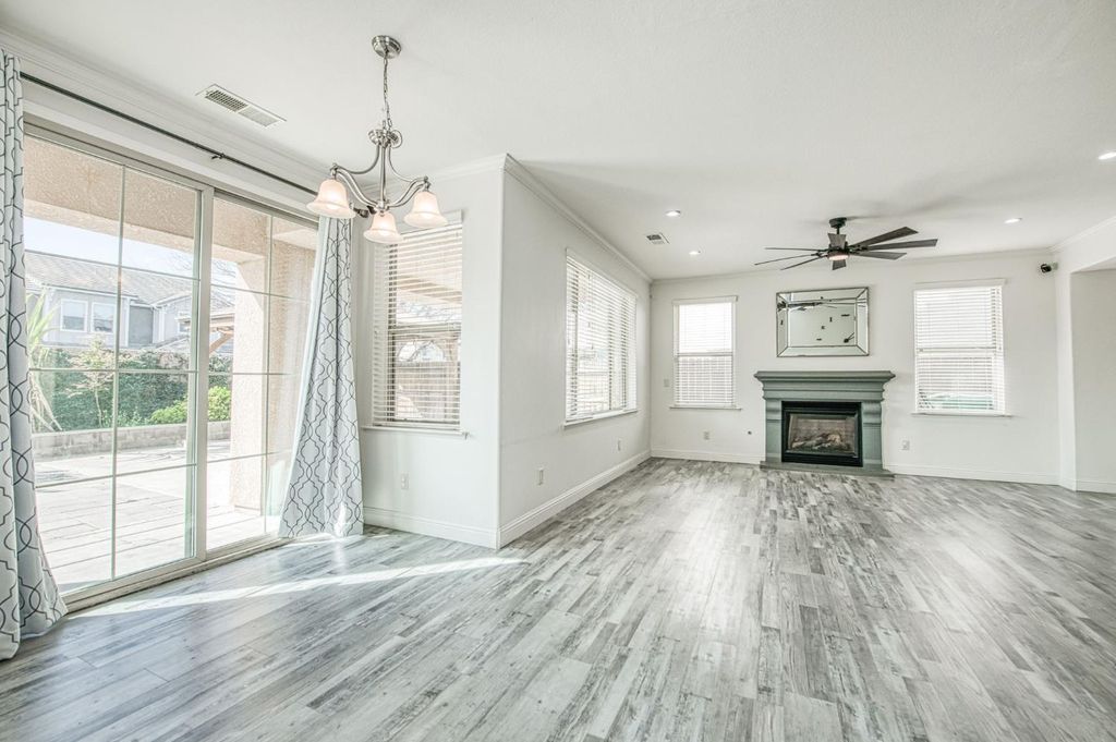 Image 9 of property listing at 1407 E Via Marbella Drive, Fresno, CA 93730