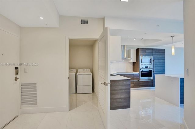 301 Altara Ave 617, Coral Gables, FL 33146