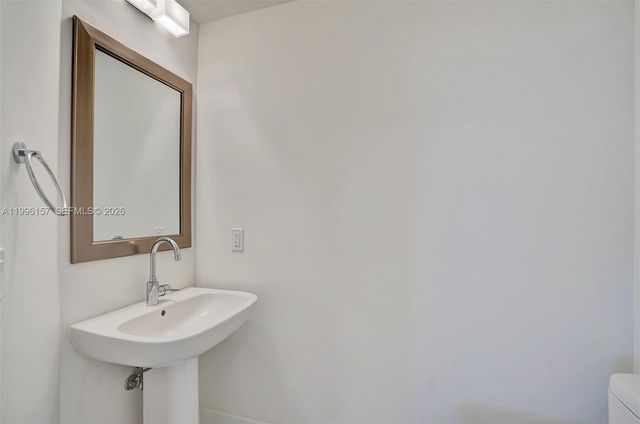 301 Altara Ave 617, Coral Gables, FL 33146