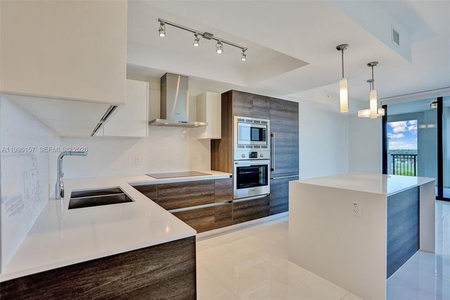 301 Altara Ave 617, Coral Gables, FL 33146