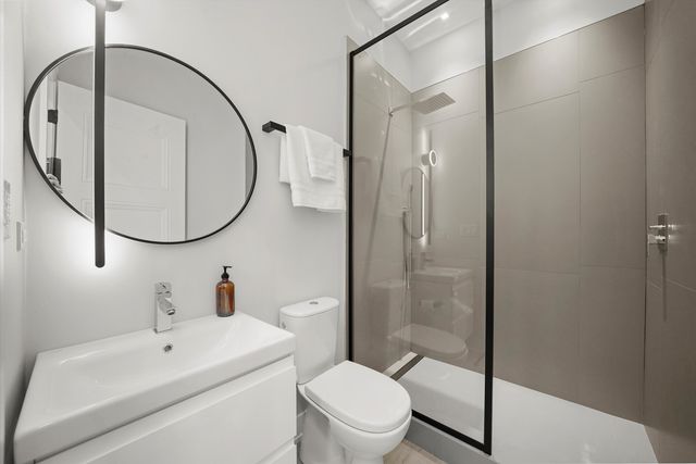 4202 W Belmont Avenue, Chicago, IL 60641