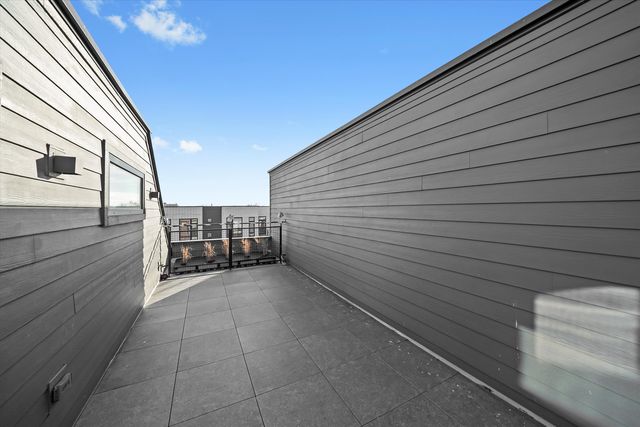 4202 W Belmont Avenue, Chicago, IL 60641